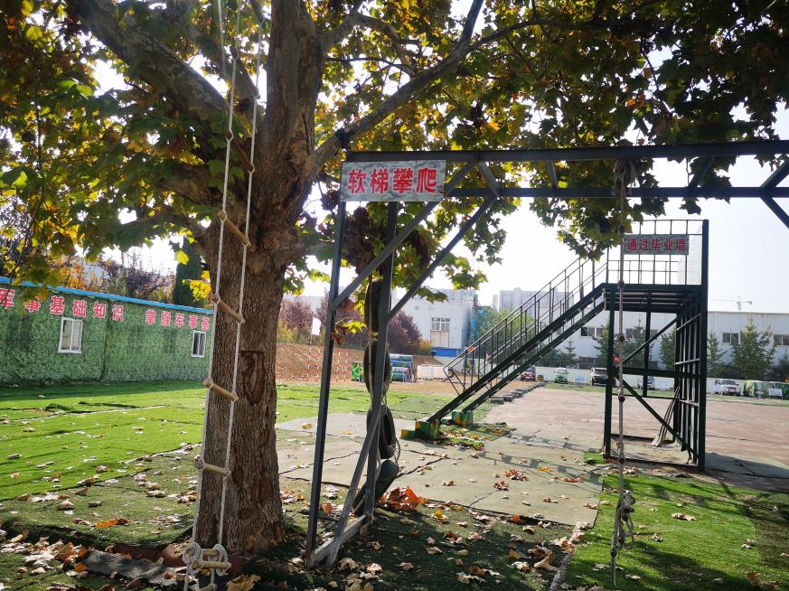 城陽(yáng)獵人國(guó)防教育基地-青島軍事化訓(xùn)練基地|青島青少年野外生存夏令營(yíng)課程|企業(yè)團(tuán)隊(duì)活動(dòng)定制-青島眾行遠(yuǎn)管理咨詢有限公司