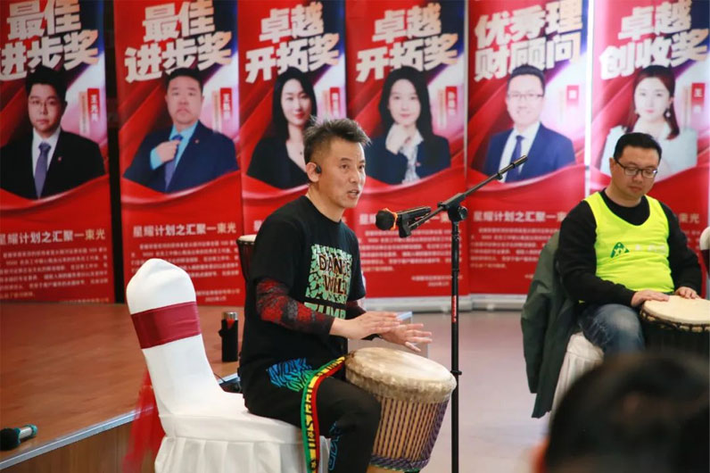 青島拓展，青島拓展訓(xùn)練，青島團(tuán)建，請致電青島眾行遠(yuǎn)