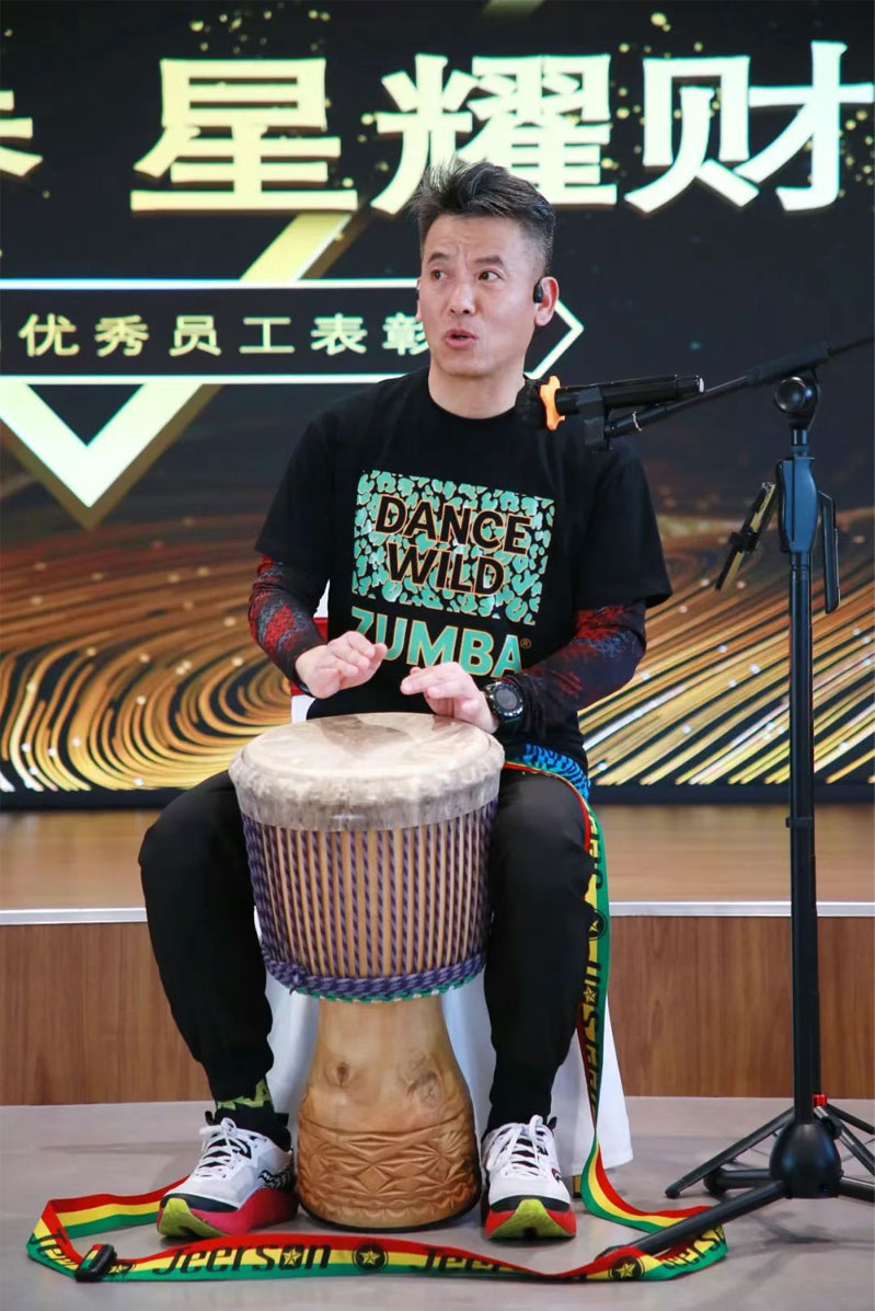 青島拓展，青島拓展訓(xùn)練，青島團(tuán)建，請致電青島眾行遠(yuǎn)
