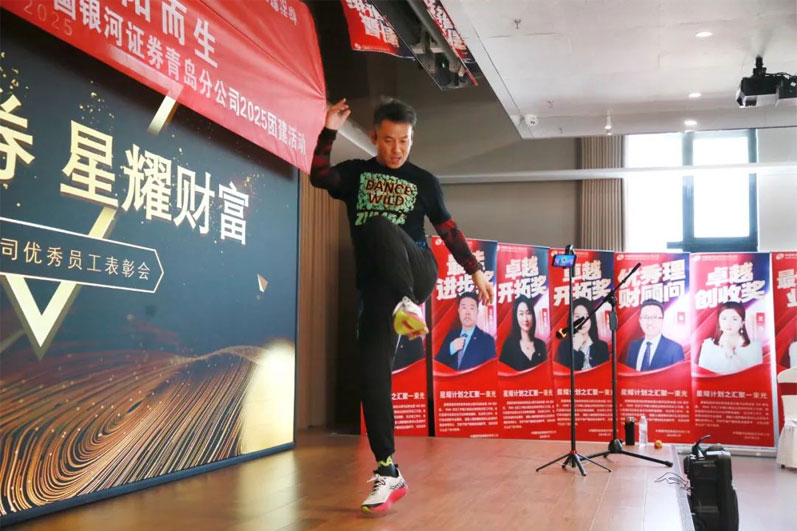 青島拓展，青島拓展訓(xùn)練，青島團(tuán)建，請致電青島眾行遠(yuǎn)