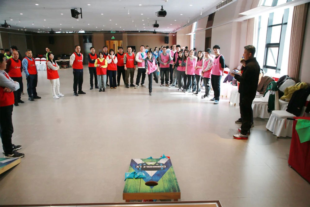青島拓展，青島拓展訓(xùn)練，青島團建，請致電青島眾行遠(yuǎn)